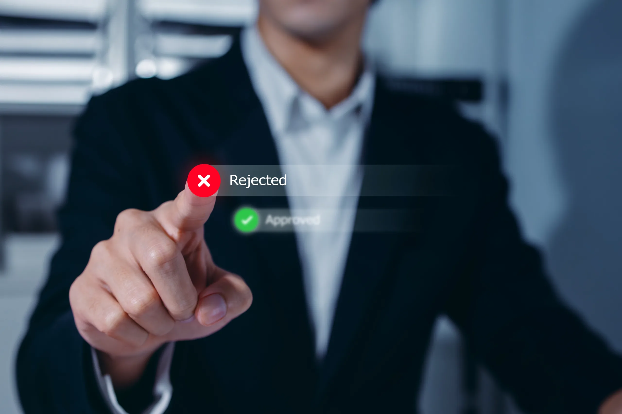 Barbat care apasa pe rejected