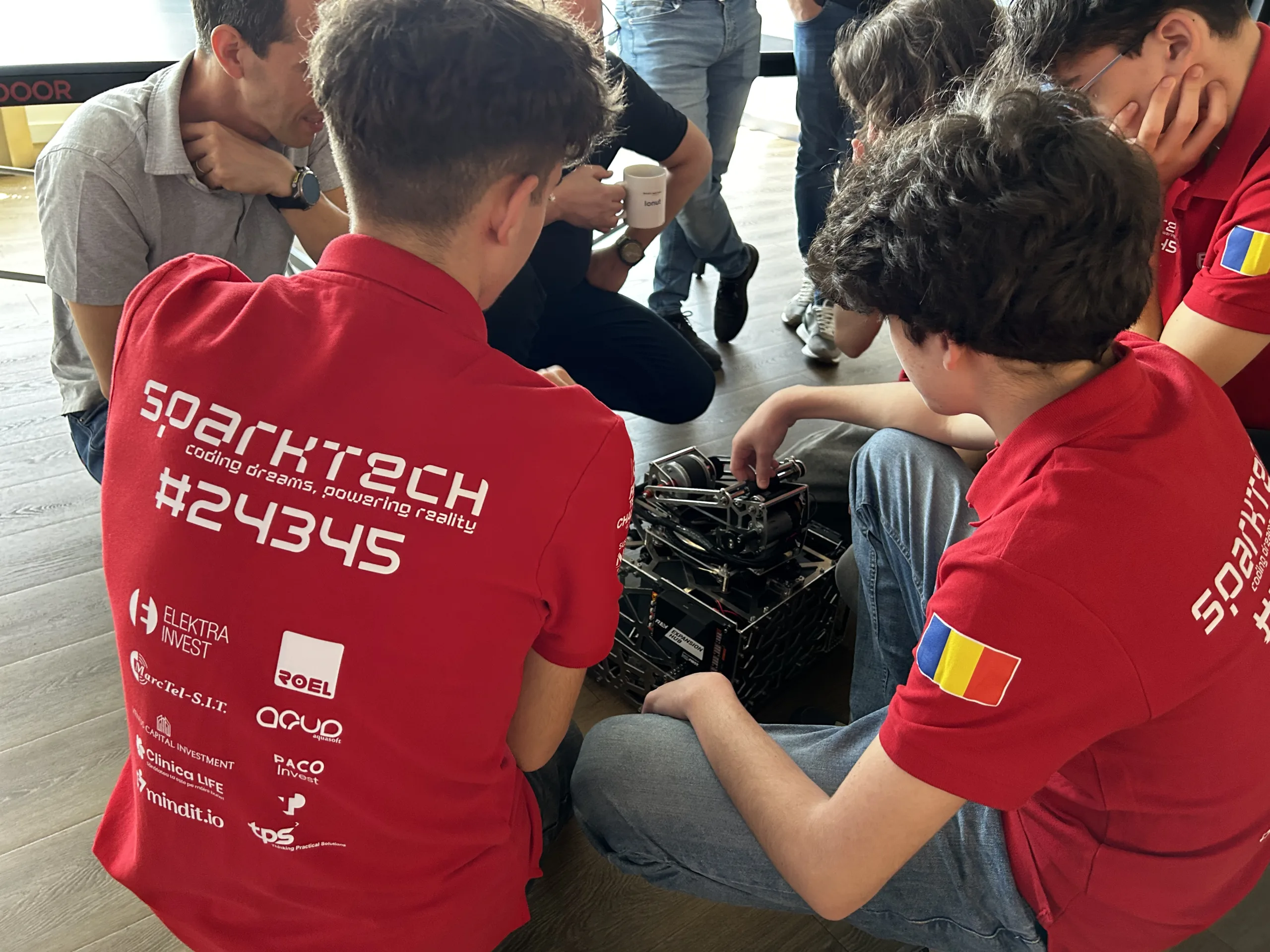 elevii din echipa de robotica sparktech de la colegiul de informatica tudor vianu